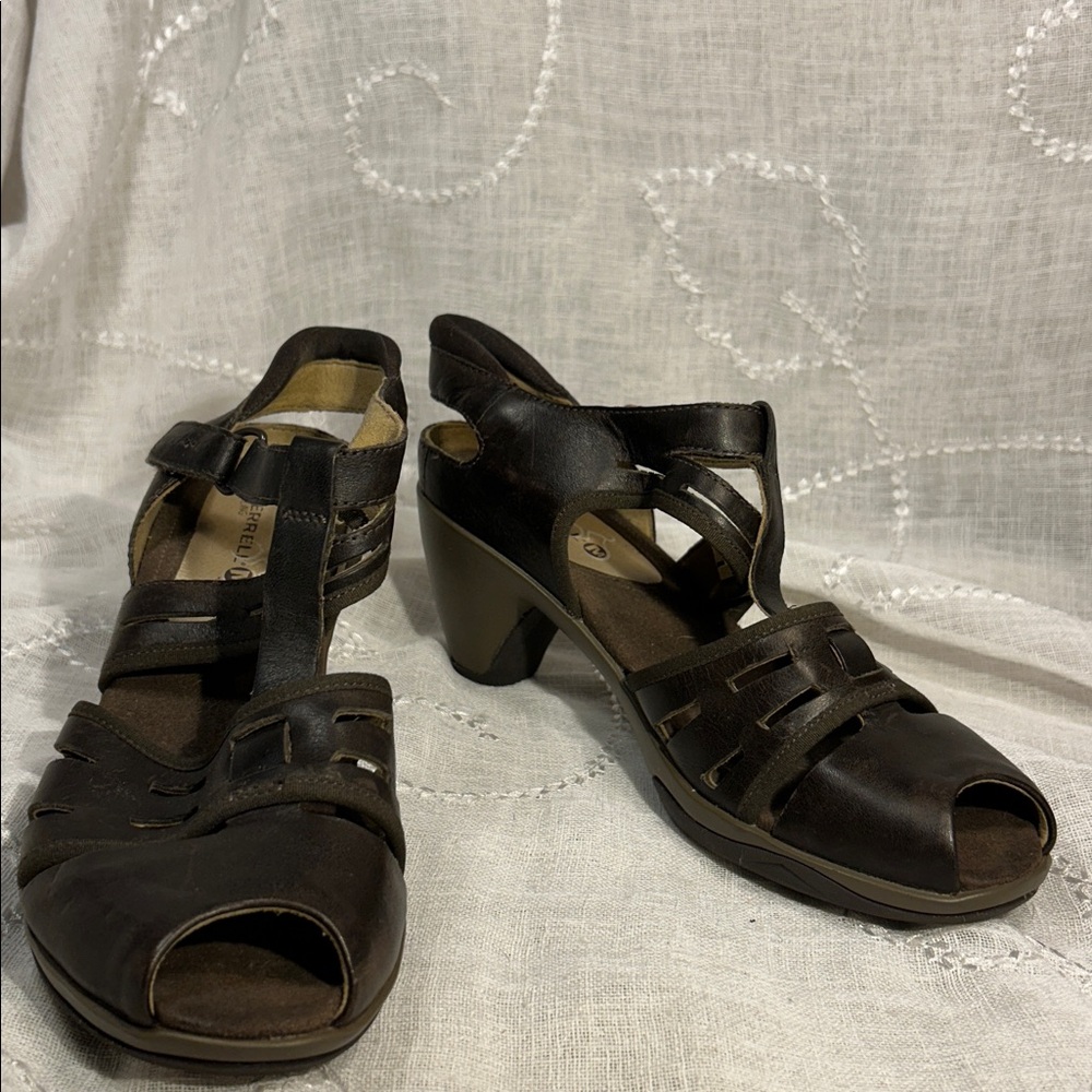 NWOT Merrell stable heel leather comfortable peep toe shoes